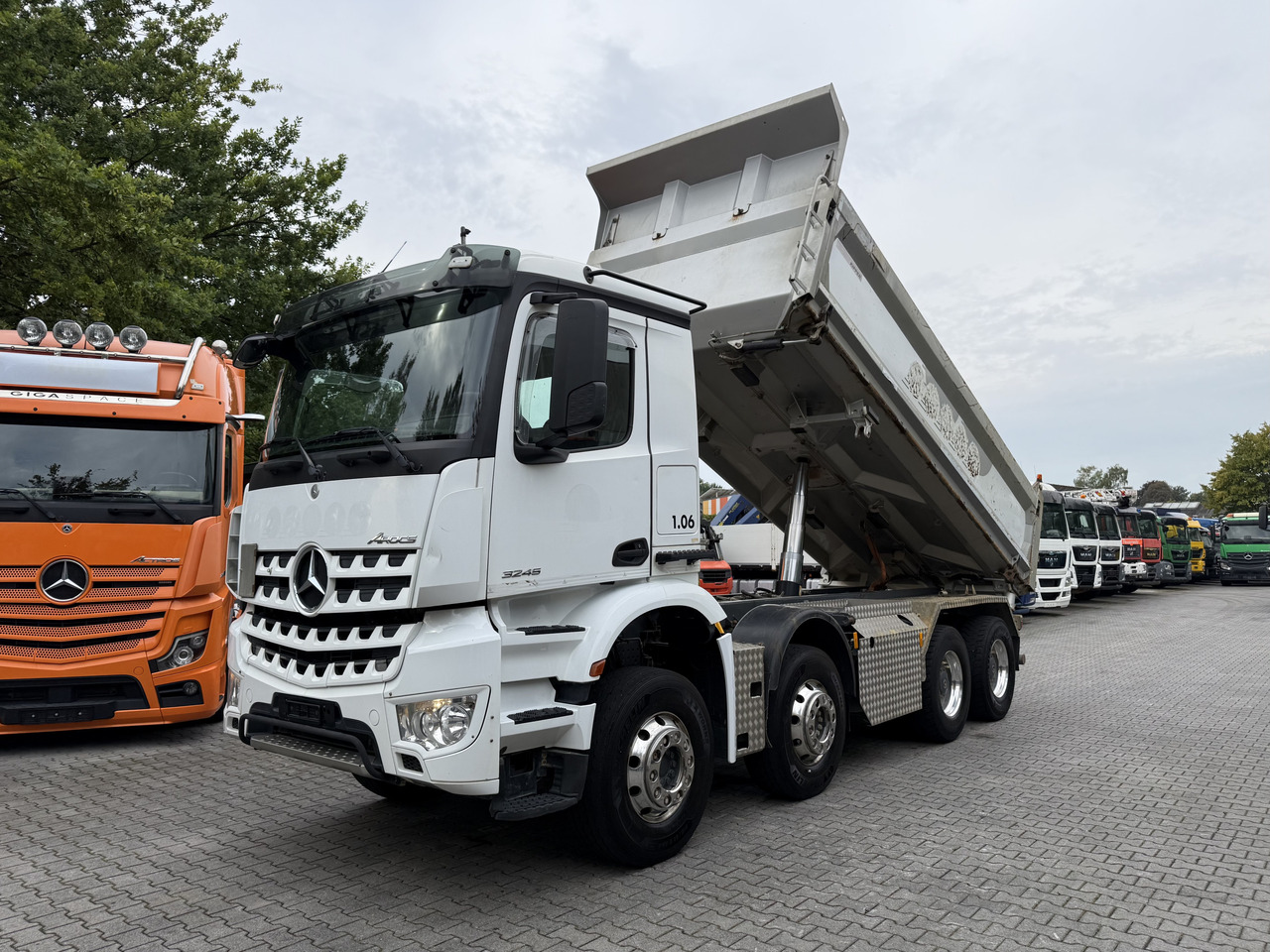 Mercedes-Benz Arocs 3245 K 8X4 - Damperli kamyon: fotoğraf 1 Mercedes-Benz Arocs 3245 K 8X4 - Damperli kamyon: fotoğraf 1