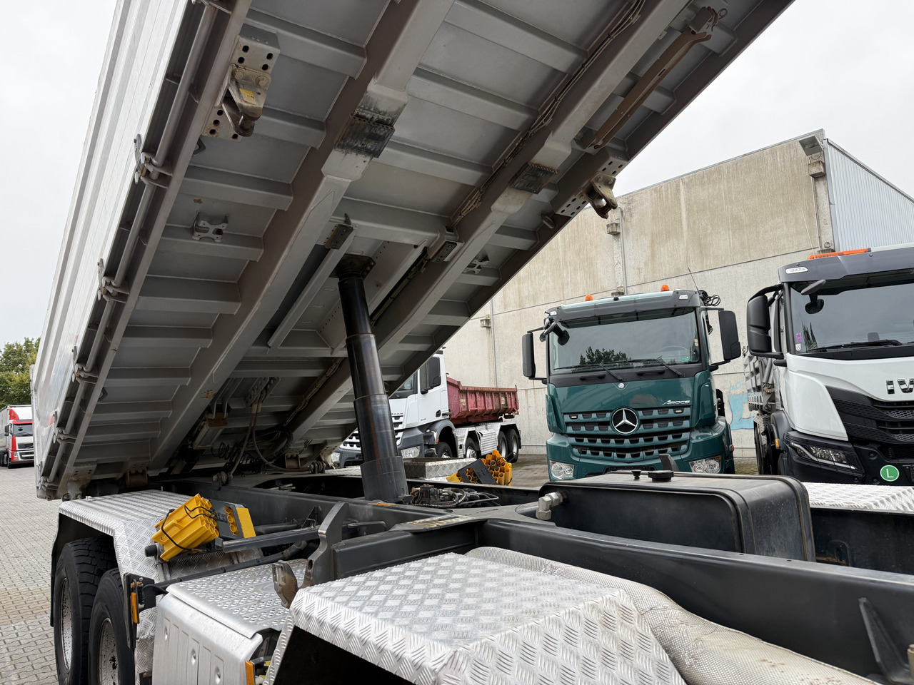 Mercedes-Benz Arocs 3246K 8X4 Meiller - Damperli kamyon: fotoğraf 2 Mercedes-Benz Arocs 3246K 8X4 Meiller - Damperli kamyon: fotoğraf 2