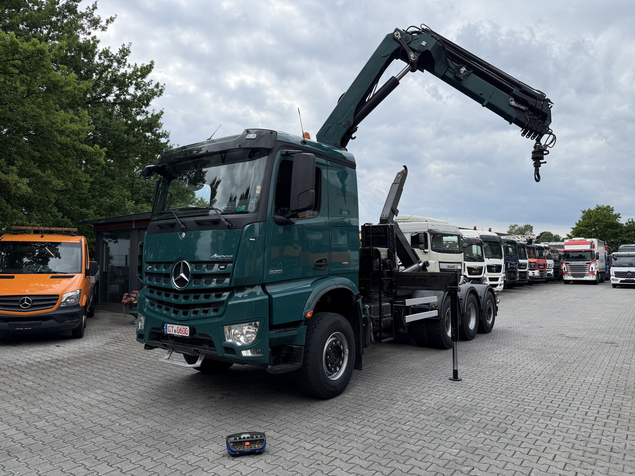 Mercedes-Benz Arocs 3251 8X4 Haken mit Kran HMF 2620 K5 - Kancalı yükleyici kamyon, Vinçli kamyon: fotoğraf 1 Mercedes-Benz Arocs 3251 8X4 Haken mit Kran HMF 2620 K5 - Kancalı yükleyici kamyon, Vinçli kamyon: fotoğraf 1