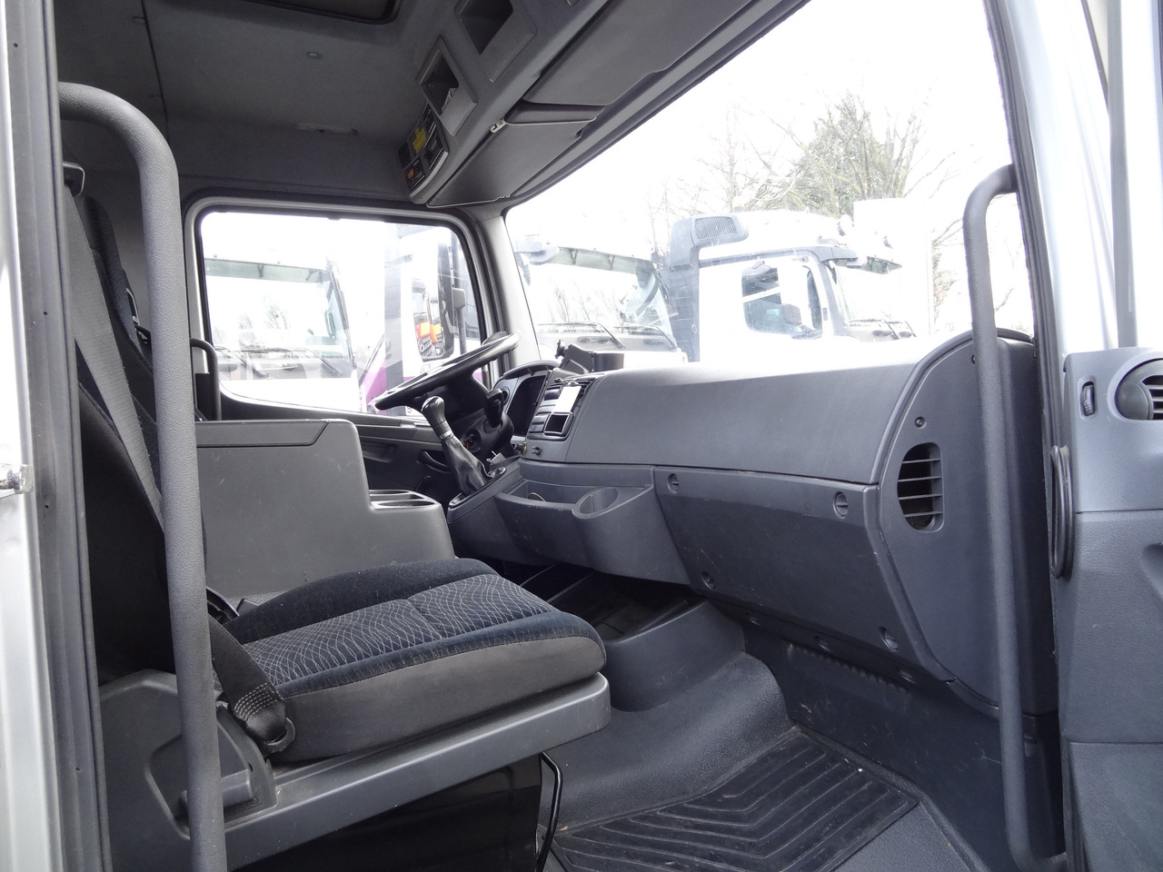 Mercedes-Benz Atego 818 Kran Palfinger 6501 - Sal/ Açık kasa kamyon, Vinçli kamyon: fotoğraf 4 Mercedes-Benz Atego 818 Kran Palfinger 6501 - Sal/ Açık kasa kamyon, Vinçli kamyon: fotoğraf 4