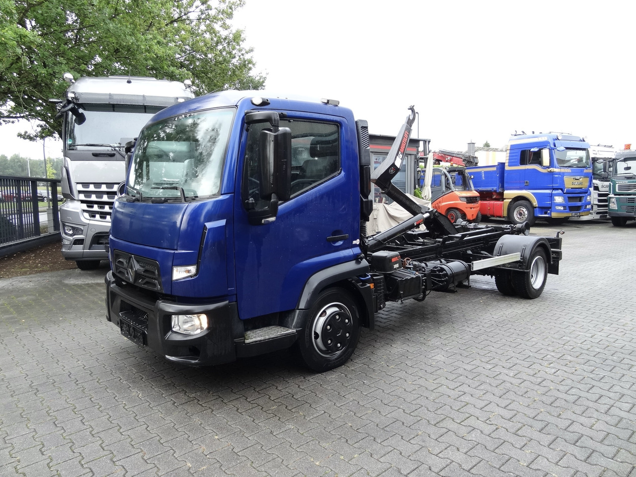 Renault D180.75 Haken Multilift - Kancalı yükleyici kamyon: fotoğraf 1 Renault D180.75 Haken Multilift - Kancalı yükleyici kamyon: fotoğraf 1