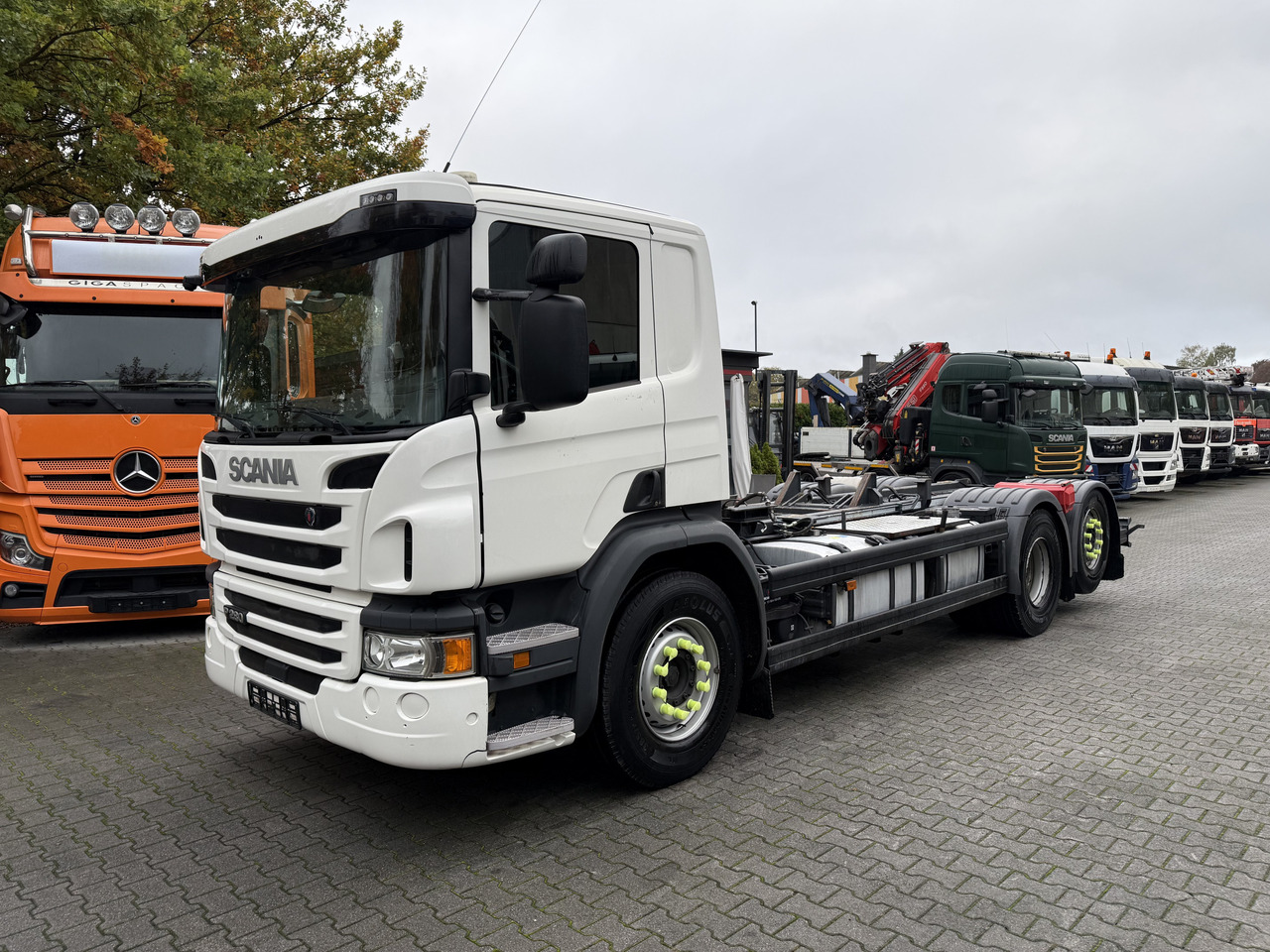Scania P280 6X2*4 - Şasi kamyon: fotoğraf 1 Scania P280 6X2*4 - Şasi kamyon: fotoğraf 1