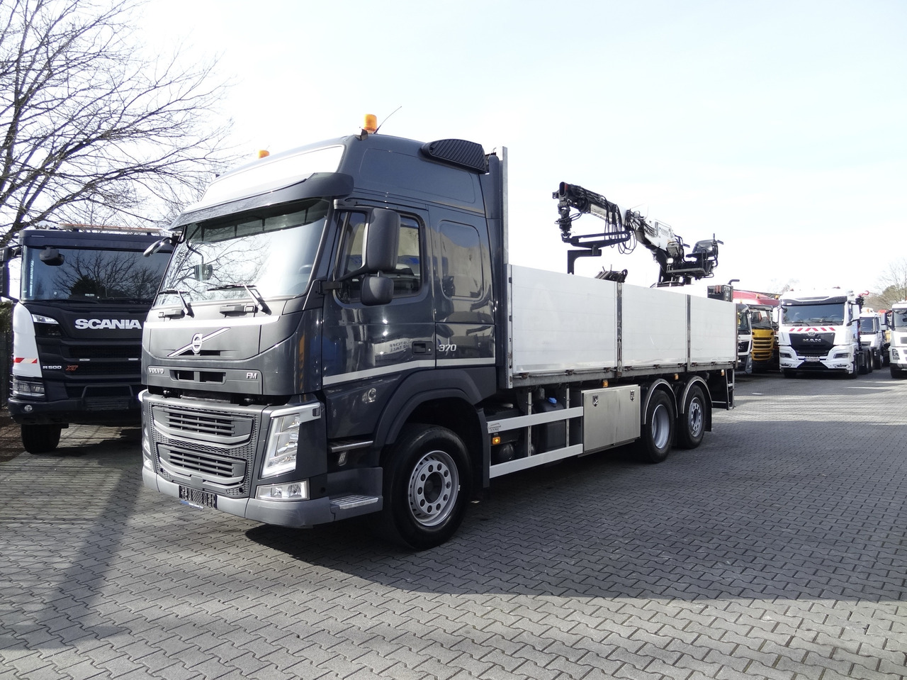Volvo FM370 6X2*4 Kennis K14 Kran - Vinçli kamyon, Sal/ Açık kasa kamyon: fotoğraf 1 Volvo FM370 6X2*4 Kennis K14 Kran - Vinçli kamyon, Sal/ Açık kasa kamyon: fotoğraf 1