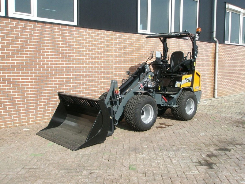 Giant G2500 - Kompakt paletli yükleyici: fotoğraf 1 Giant G2500 - Kompakt paletli yükleyici: fotoğraf 1