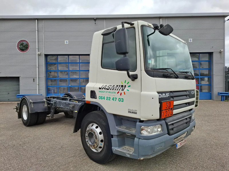 DAF CF75-250 / ADR / ONLY:320740 KM / PTO / INLINER / ALCOA / GOOD CONDITION / MANUAL / EURO-5 / 2011 - Şasi kamyon: fotoğraf 2 DAF CF75-250 / ADR / ONLY:320740 KM / PTO / INLINER / ALCOA / GOOD CONDITION / MANUAL / EURO-5 / 2011 - Şasi kamyon: fotoğraf 2