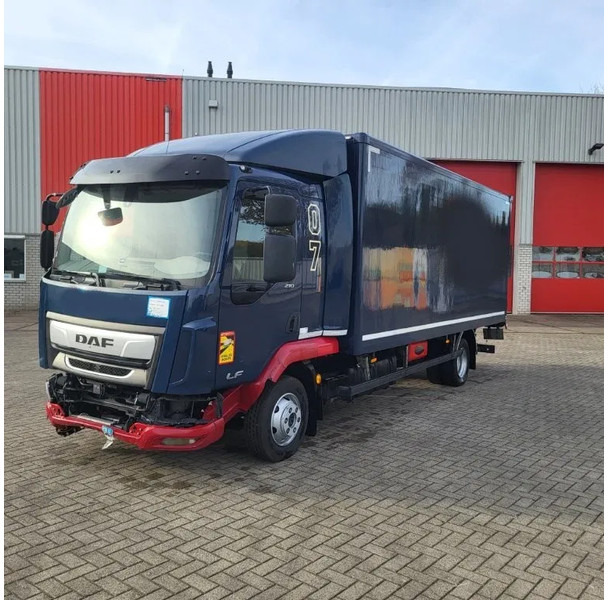 DAF LF 210 / ENGINE RUNNING / ONLY:120371 KM / PLATFORM:1000 KG / LWDS / AIRCO / AUTOMATIC / EURO-6 / 2022 - Kapalı kasa kamyon: fotoğraf 1 DAF LF 210 / ENGINE RUNNING / ONLY:120371 KM / PLATFORM:1000 KG / LWDS / AIRCO / AUTOMATIC / EURO-6 / 2022 - Kapalı kasa kamyon: fotoğraf 1