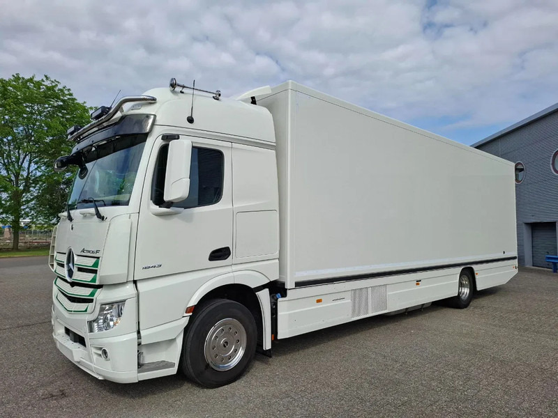 Mercedes-Benz Actros 1843 / GERMAN FLOWER TRUCK / 162021 KM / ISOLATED BOX / COOL & HEATED / NAVI / PLATFORM 1500 KG / TOP CONDITION / FULL-AI - Gida kamyon: fotoğraf 1 Mercedes-Benz Actros 1843 / GERMAN FLOWER TRUCK / 162021 KM / ISOLATED BOX / COOL & HEATED / NAVI / PLATFORM 1500 KG / TOP CONDITION / FULL-AI - Gida kamyon: fotoğraf 1