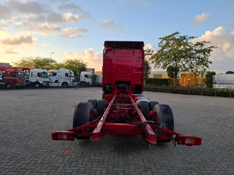 Volvo FH16-750 / BIG AXLE / VEB+ / ONLY:679711 KM / DYNAMIC STEERING / NAVI / LWDS / FULL-AIR / AUTOMATIC / EURO-6 / 2018 - Şasi kamyon: fotoğraf 4 Volvo FH16-750 / BIG AXLE / VEB+ / ONLY:679711 KM / DYNAMIC STEERING / NAVI / LWDS / FULL-AIR / AUTOMATIC / EURO-6 / 2018 - Şasi kamyon: fotoğraf 4