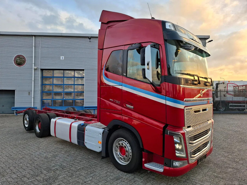 Volvo FH16-750 / BIG AXLE / VEB+ / ONLY:679711 KM / TECHNICAL 70TON / 9TON FRONT AXLE / INLINER / FULL-AIR / AUTOMATIC / EURO-6 / 2018 - Şasi kamyon: fotoğraf 2 Volvo FH16-750 / BIG AXLE / VEB+ / ONLY:679711 KM / TECHNICAL 70TON / 9TON FRONT AXLE / INLINER / FULL-AIR / AUTOMATIC / EURO-6 / 2018 - Şasi kamyon: fotoğraf 2