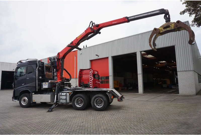 Volvo FH16-750 / ENGINE RUNNING / 6x4 / RETARDER / BIG AXLE / VEB+ / PALFINGER FD250 / EURO-6 / 2016 - Tomruk kamyonu, Vinçli kamyon: fotoğraf 5 Volvo FH16-750 / ENGINE RUNNING / 6x4 / RETARDER / BIG AXLE / VEB+ / PALFINGER FD250 / EURO-6 / 2016 - Tomruk kamyonu, Vinçli kamyon: fotoğraf 5