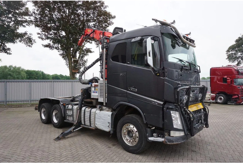 Volvo FH16-750 / ENGINE RUNNING / 6x4 / RETARDER / BIG AXLE / VEB+ / PALFINGER FD250 / EURO-6 / 2016 - Tomruk kamyonu, Vinçli kamyon: fotoğraf 4 Volvo FH16-750 / ENGINE RUNNING / 6x4 / RETARDER / BIG AXLE / VEB+ / PALFINGER FD250 / EURO-6 / 2016 - Tomruk kamyonu, Vinçli kamyon: fotoğraf 4