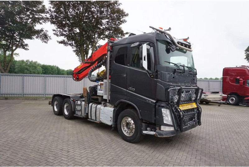 Volvo FH16-750 / ENGINE RUNNING / 6x4 / RETARDER / BIG AXLE / VEB+ / PALFINGER FD250 / EURO-6 / 2016 - Tomruk kamyonu, Vinçli kamyon: fotoğraf 3 Volvo FH16-750 / ENGINE RUNNING / 6x4 / RETARDER / BIG AXLE / VEB+ / PALFINGER FD250 / EURO-6 / 2016 - Tomruk kamyonu, Vinçli kamyon: fotoğraf 3