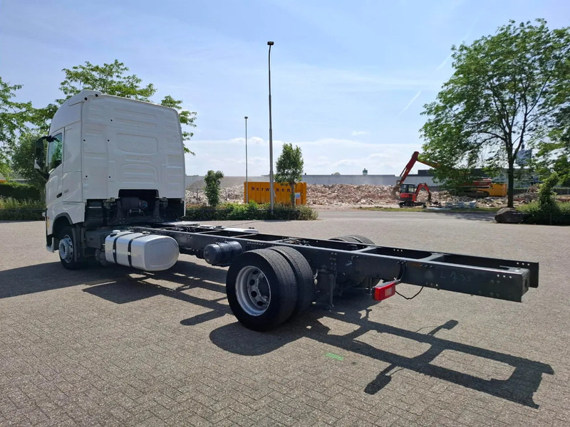 Volvo FH4-420 / PTO / DOUBLE TANK / I-PARKCOOL / VEB+ / LWDS / TUV:10-07-2025 / AUTOMATIC / EURO-6 / 2016 - Şasi kamyon: fotoğraf 3 Volvo FH4-420 / PTO / DOUBLE TANK / I-PARKCOOL / VEB+ / LWDS / TUV:10-07-2025 / AUTOMATIC / EURO-6 / 2016 - Şasi kamyon: fotoğraf 3