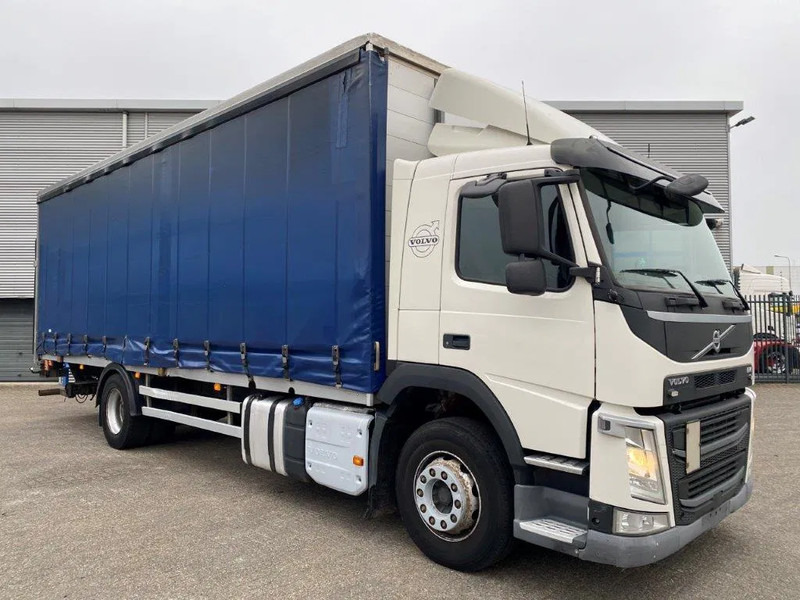 Volvo FM11-330 / LOW KM'S:472120 KM / LWDS / FULL-AIR / NAVI / CURTAIN SAILS / PLATFORM 2500KG / AUTOMATIC / EURO-6 / 2016 - Tenteli kamyon: fotoğraf 2 Volvo FM11-330 / LOW KM'S:472120 KM / LWDS / FULL-AIR / NAVI / CURTAIN SAILS / PLATFORM 2500KG / AUTOMATIC / EURO-6 / 2016 - Tenteli kamyon: fotoğraf 2