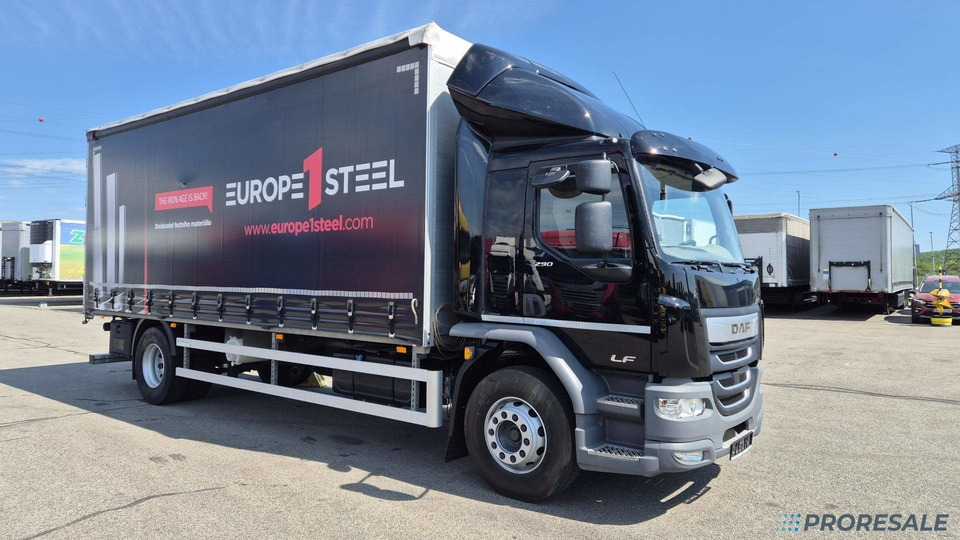 DAF LF 290 FA Sleeper Cab EURO 6 - valník s plachtou - Tenteli kamyon: fotoğraf 1 DAF LF 290 FA Sleeper Cab EURO 6 - valník s plachtou - Tenteli kamyon: fotoğraf 1