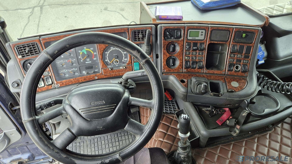 SCANIA R124 LB 6X2 EURO 3 - skříňový + hydraulické čelo - Kapalı kasa kamyon: fotoğraf 5 SCANIA R124 LB 6X2 EURO 3 - skříňový + hydraulické čelo - Kapalı kasa kamyon: fotoğraf 5