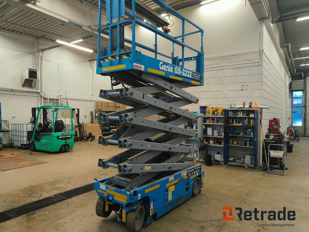 Genie GS-3232, 12m, Sakselift med støttelabber - İş makinaları: fotoğraf 2 Genie GS-3232, 12m, Sakselift med støttelabber - İş makinaları: fotoğraf 2