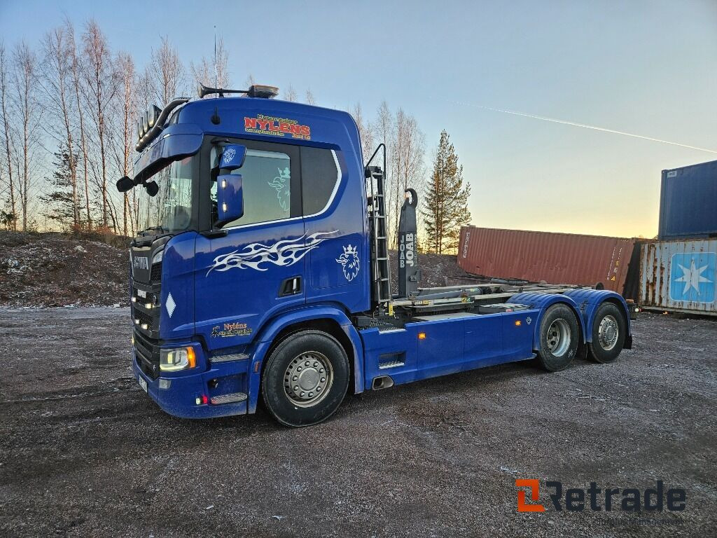 Lastväxlare Scania R580 B6X2*4NB - Kancalı yükleyici kamyon: fotoğraf 1 Lastväxlare Scania R580 B6X2*4NB - Kancalı yükleyici kamyon: fotoğraf 1