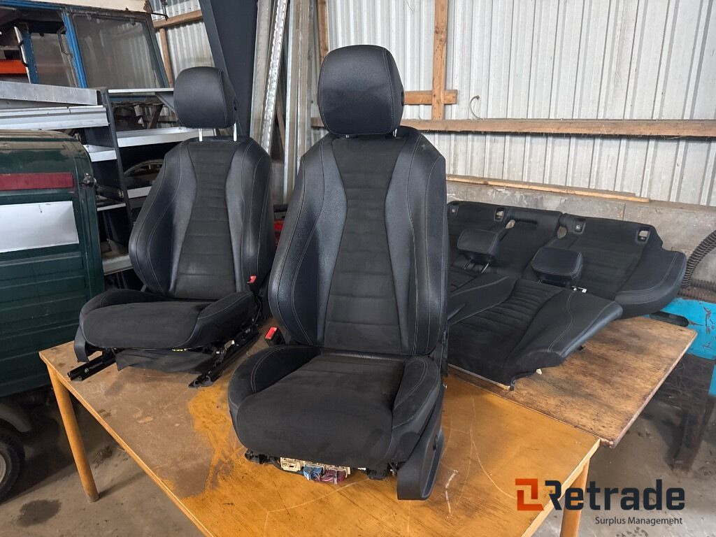 Mercedes Benz Dellæder - Binek araba: fotoğraf 1 Mercedes Benz Dellæder - Binek araba: fotoğraf 1