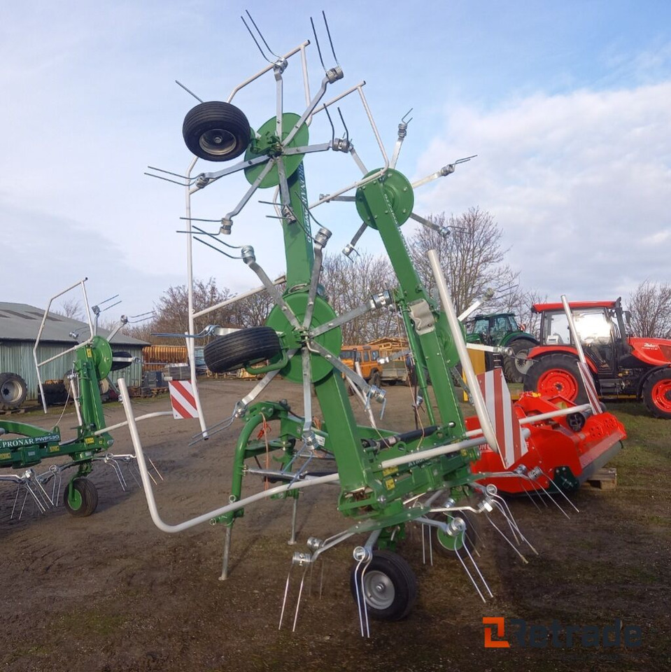 Pronar PWP770 vender/spreder på 7,7m - Ot toplama tırmığı: fotoğraf 5 Pronar PWP770 vender/spreder på 7,7m - Ot toplama tırmığı: fotoğraf 5