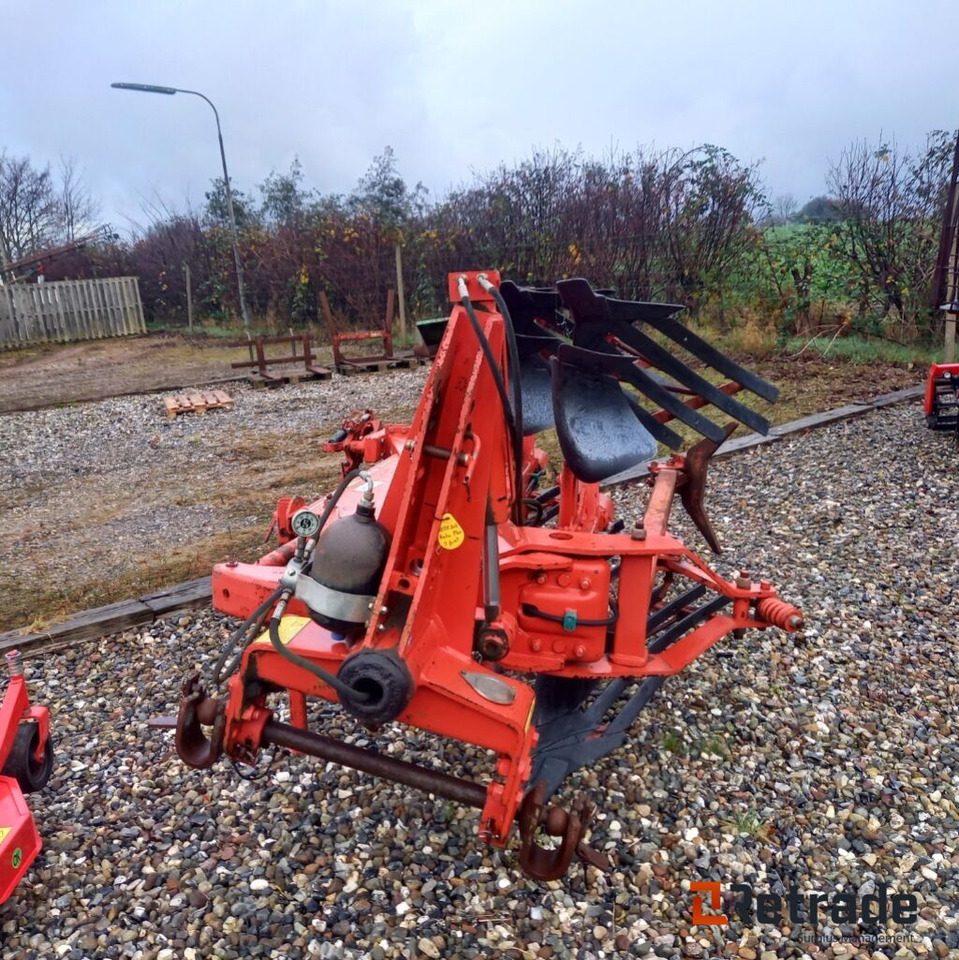 Harve / plov Kuhn master 120 , 3 furet vendeplov. 14" Risteplov. - Tarım araçları: fotoğraf 2 Harve / plov Kuhn master 120 , 3 furet vendeplov. 14" Risteplov. - Tarım araçları: fotoğraf 2