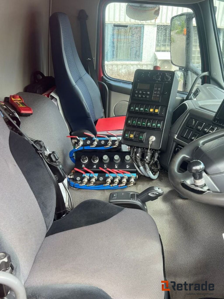 Volvo FE 300 Feiebil / Kombibil med Tipp og Brøyteoppsett - Yol süpürme aracı: fotoğraf 5 Volvo FE 300 Feiebil / Kombibil med Tipp og Brøyteoppsett - Yol süpürme aracı: fotoğraf 5