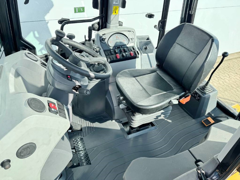 Cat 424 4WD - Hammer Lines / Airco - Iş makinesi: fotoğraf 5 Cat 424 4WD - Hammer Lines / Airco - Iş makinesi: fotoğraf 5