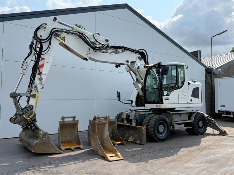 Liebherr A918 Compact - 4 Buckets / Triple Boom / Auto Lube - Tekerlekli ekskavatör: fotoğraf 3 Liebherr A918 Compact - 4 Buckets / Triple Boom / Auto Lube - Tekerlekli ekskavatör: fotoğraf 3