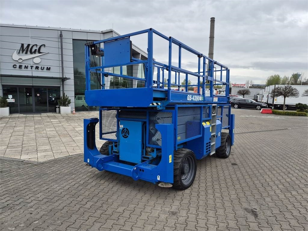 Genie GS 4390 / 15M HIGH / 680KG LOAD / 1 OWNER / SERVIC - Makasli platform: fotoğraf 2 Genie GS 4390 / 15M HIGH / 680KG LOAD / 1 OWNER / SERVIC - Makasli platform: fotoğraf 2