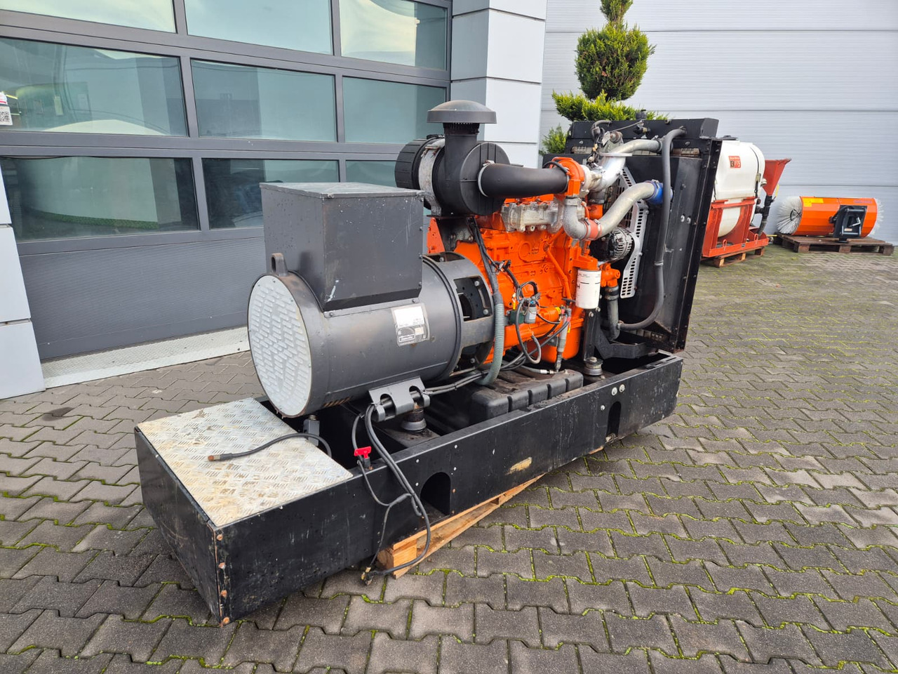 MECALAC ECP34 2S4 - Iveco Engine,126kVA,New oils, filters, Mecc Alte ECP34 2S4 - Iveco Engine,126kVA,New oils, filters, Like New - Elektrikli jeneratör: fotoğraf 4 MECALAC ECP34 2S4 - Iveco Engine,126kVA,New oils, filters, Mecc Alte ECP34 2S4 - Iveco Engine,126kVA,New oils, filters, Like New - Elektrikli jeneratör: fotoğraf 4