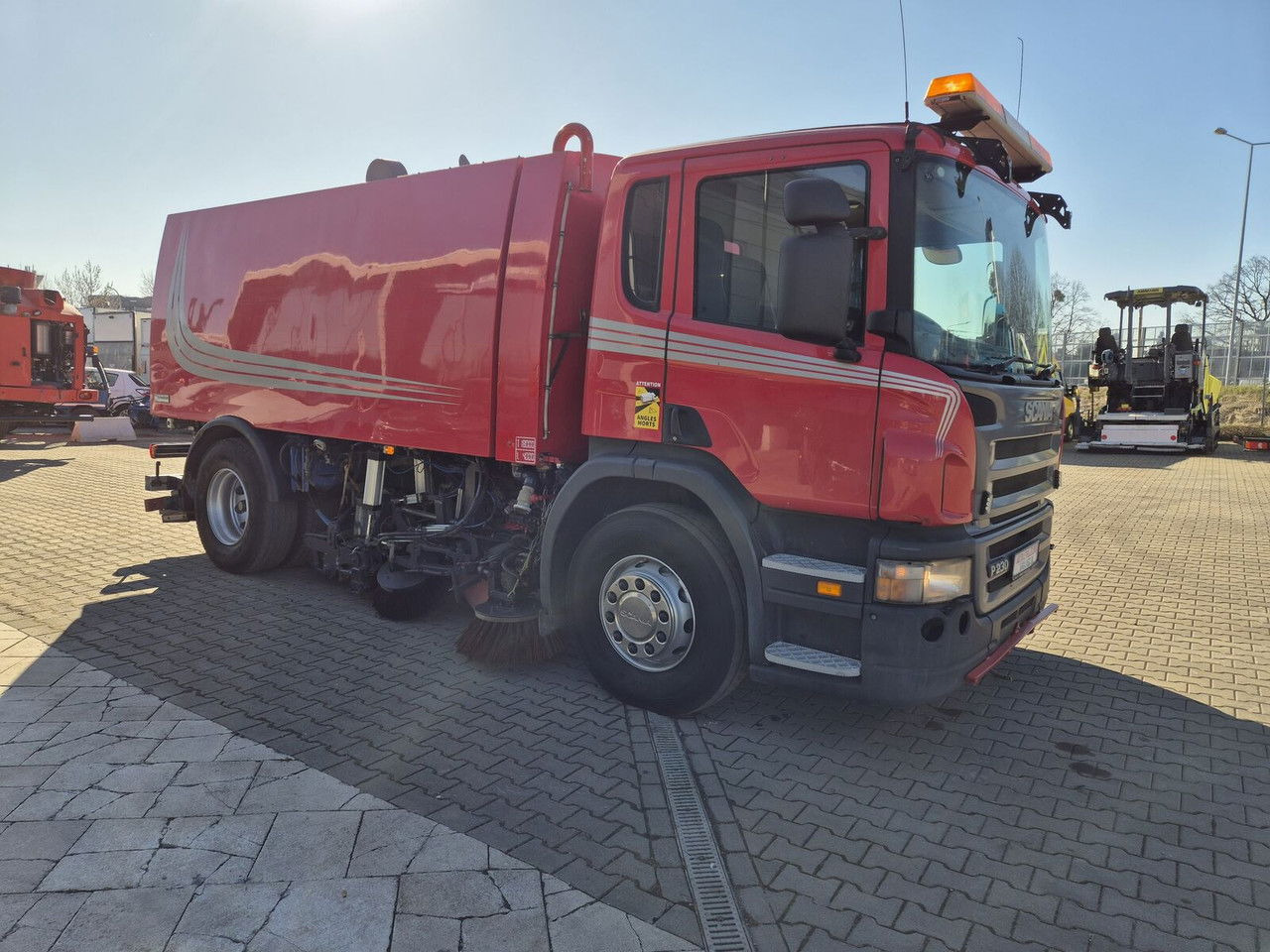 Scania P230 4X2 / Sweeper / Johnston VX800 / Sprayer / LOW Mileage / Scania P230 4X2 / Sweeper / Johnston VX800 / Sprayer / LOW Mileage / - Yol süpürme aracı: fotoğraf 5 Scania P230 4X2 / Sweeper / Johnston VX800 / Sprayer / LOW Mileage / Scania P230 4X2 / Sweeper / Johnston VX800 / Sprayer / LOW Mileage / - Yol süpürme aracı: fotoğraf 5
