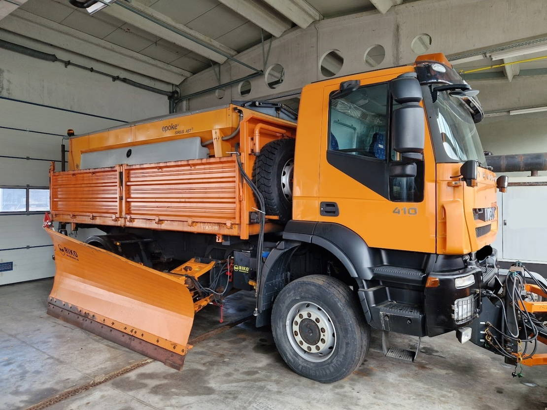 Damperli kamyon Iveco Trakker 410 4X4 tipper - salt spreader - snow plate - 75.000km: fotoğraf 1