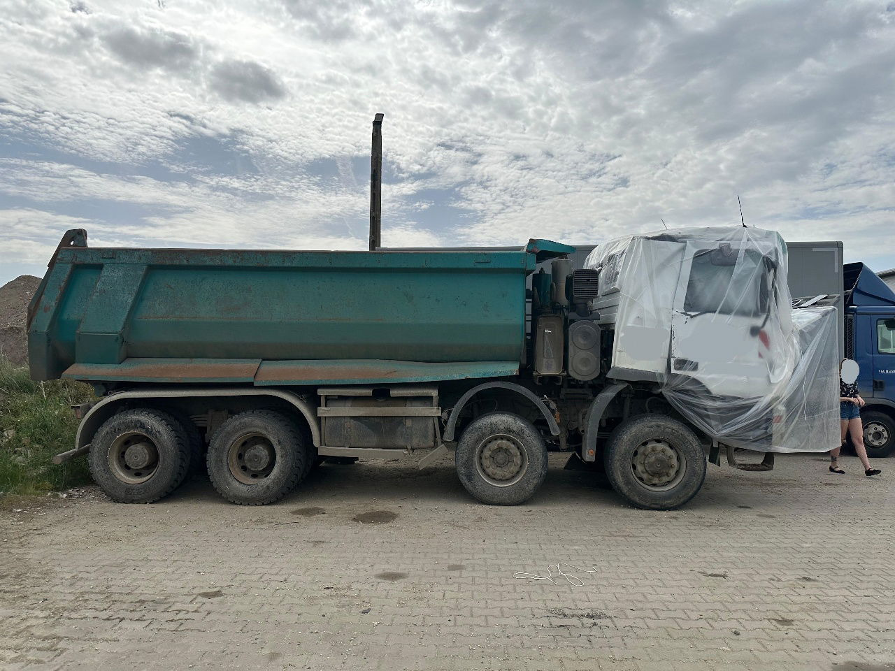Mercedes-Benz Actros 4141 K 8x6 mulda tipper - damaged - Damperli kamyon: fotoğraf 3 Mercedes-Benz Actros 4141 K 8x6 mulda tipper - damaged - Damperli kamyon: fotoğraf 3