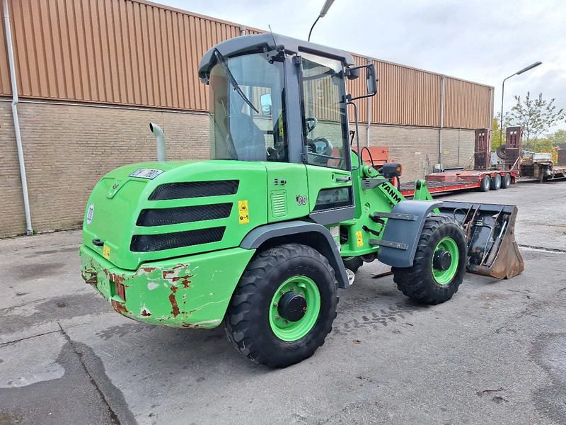 Yanmar V80 - Kompakt paletli yükleyici: fotoğraf 4 Yanmar V80 - Kompakt paletli yükleyici: fotoğraf 4