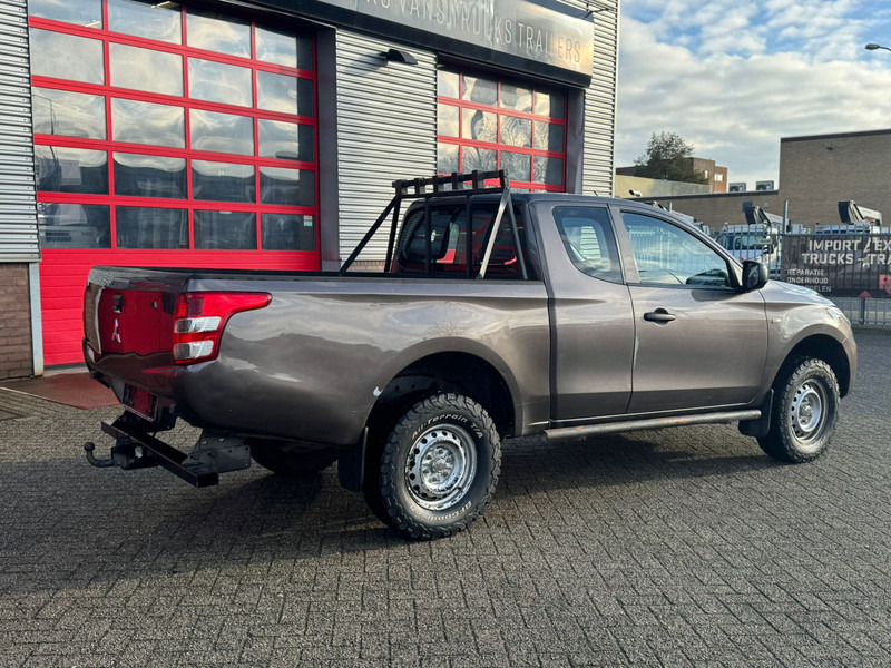 Mitsubishi L200 4*4 airco - Pikap: fotoğraf 5 Mitsubishi L200 4*4 airco - Pikap: fotoğraf 5