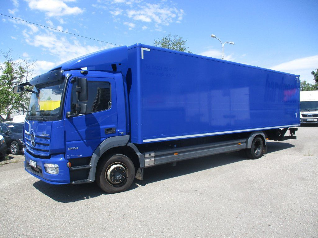 Mercedes-Benz Atego 1224 mit LBW - Refrijeratör kamyon: fotoğraf 1 Mercedes-Benz Atego 1224 mit LBW - Refrijeratör kamyon: fotoğraf 1