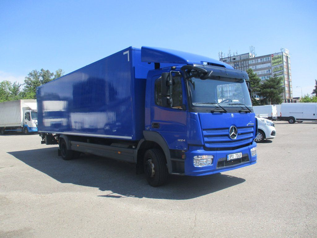 Mercedes-Benz Atego 1224 mit LBW - Refrijeratör kamyon: fotoğraf 2 Mercedes-Benz Atego 1224 mit LBW - Refrijeratör kamyon: fotoğraf 2