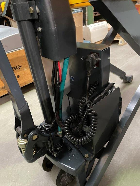 5 (five) scissor pallet truck with electric drive and quick lift pump Jungheinrich model TMX-E 10 - Kullanılan transpalet: fotoğraf 5 5 (five) scissor pallet truck with electric drive and quick lift pump Jungheinrich model TMX-E 10 - Kullanılan transpalet: fotoğraf 5
