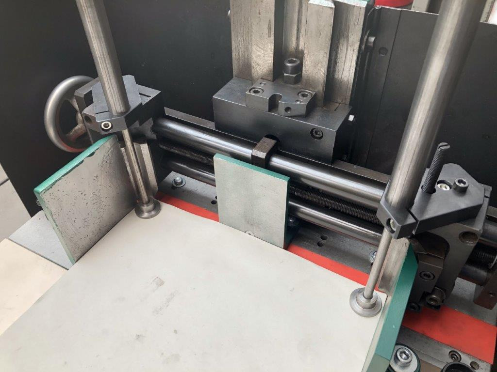 Karl Tränklein EK-D 100 double corner rounding machine - Ciltleme Makinesi: fotoğraf 2 Karl Tränklein EK-D 100 double corner rounding machine - Ciltleme Makinesi: fotoğraf 2