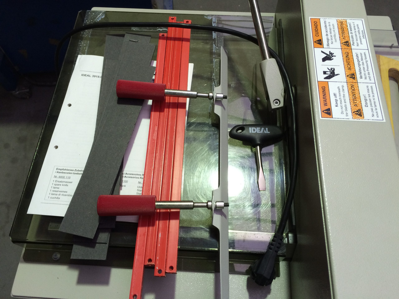 Stack cutter Ideal 3915-95 - Condition like new - Kağıt kesme makinesi: fotoğraf 3 Stack cutter Ideal 3915-95 - Condition like new - Kağıt kesme makinesi: fotoğraf 3