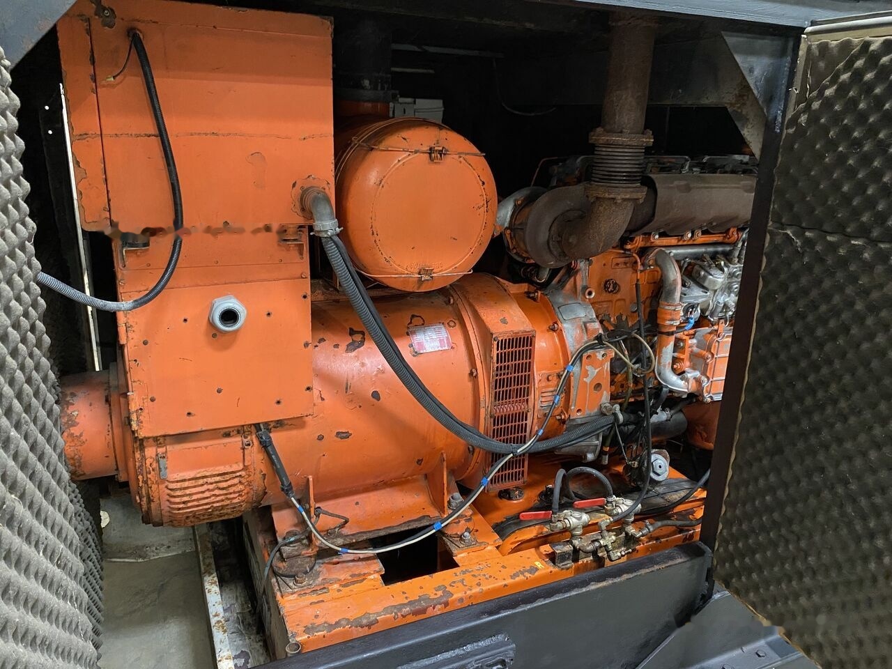 IVECO 250 kVa 8210SRI - Elektrikli jeneratör: fotoğraf 4 IVECO 250 kVa 8210SRI - Elektrikli jeneratör: fotoğraf 4