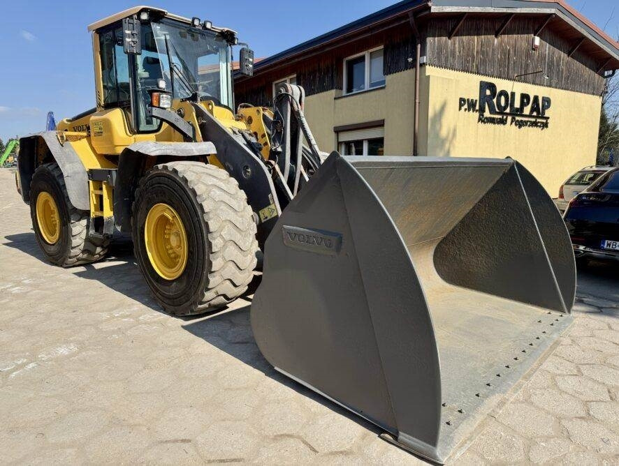 Volvo L120F - Tekerlekli yükleyici: fotoğraf 1 Volvo L120F - Tekerlekli yükleyici: fotoğraf 1