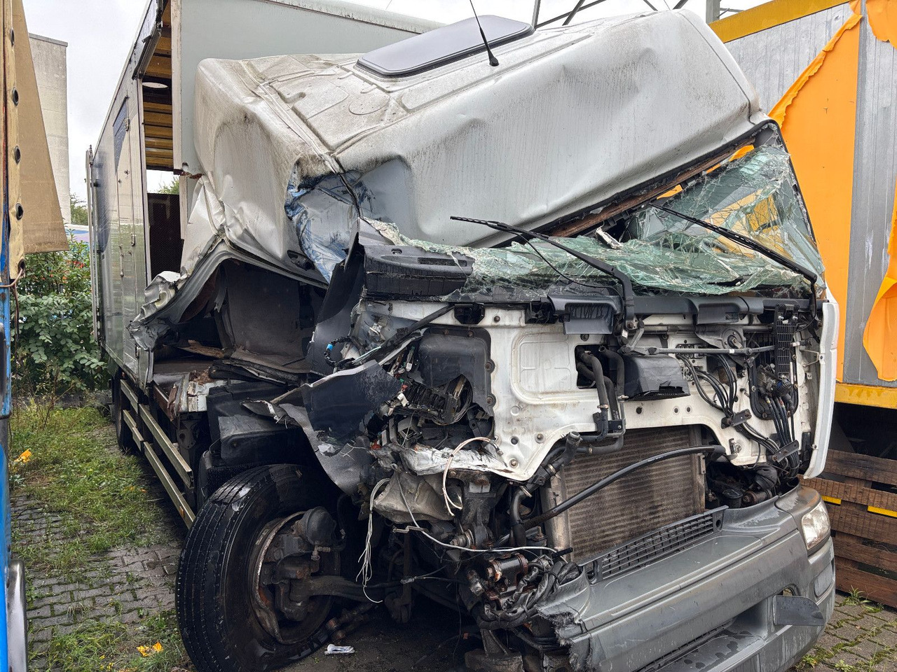 Renault 320*18 - Refrijeratör kamyon: fotoğraf 2 Renault 320*18 - Refrijeratör kamyon: fotoğraf 2