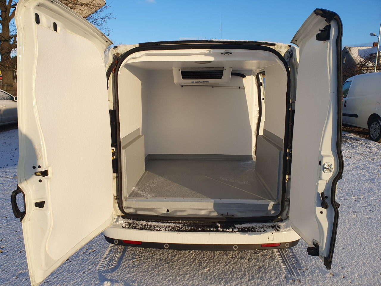 Frigorifik kamyonet FIAT DOBLO CHLODNIA THERMOKING KLIMA NAVI EURO6: fotoğraf 1