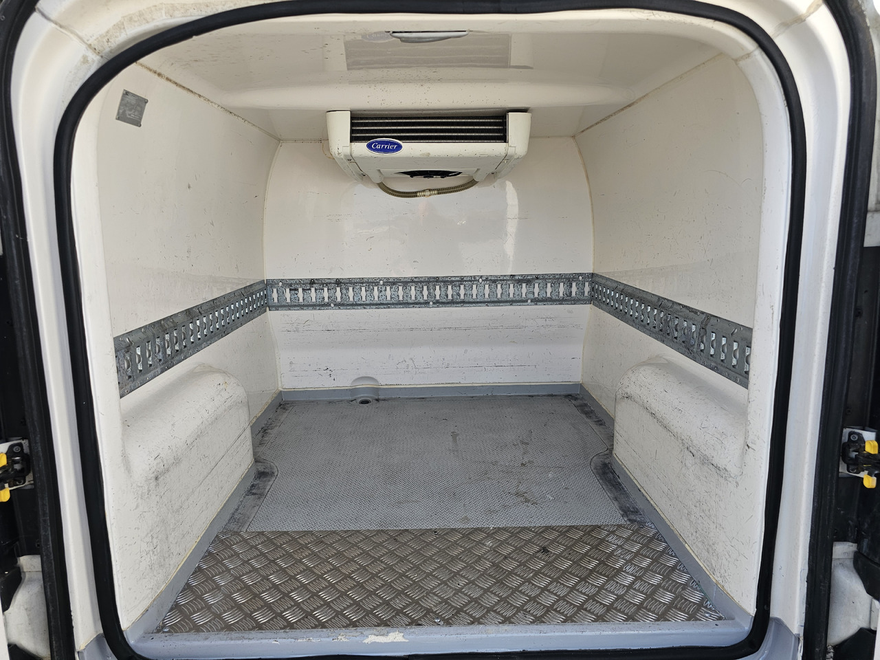 Fiat Doblo chlodnia mroznia carrier +230v - 18 C euro5 - Frigorifik kamyonet: fotoğraf 4 Fiat Doblo chlodnia mroznia carrier +230v - 18 C euro5 - Frigorifik kamyonet: fotoğraf 4