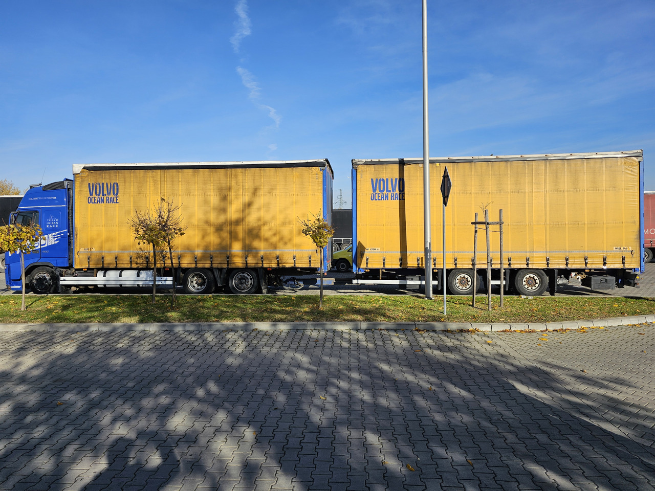 VOLVO FH460 ZESTAW TANDEM 120 M3 PRZEJAZDOWY + PRZYCZEPA FIRANKA SAF - Tenteli kamyon: fotoğraf 2 VOLVO FH460 ZESTAW TANDEM 120 M3 PRZEJAZDOWY + PRZYCZEPA FIRANKA SAF - Tenteli kamyon: fotoğraf 2