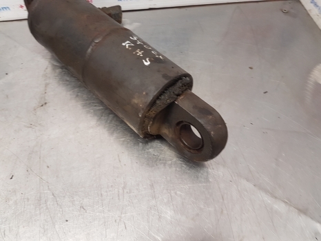 Claas Axos 340 Cx, Ergos, Celtis, Ceres Hydraulic Cylinder For Parts 7700068746 - Hidrolik silindir - Traktör: fotoğraf 3 Claas Axos 340 Cx, Ergos, Celtis, Ceres Hydraulic Cylinder For Parts 7700068746 - Hidrolik silindir - Traktör: fotoğraf 3