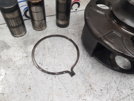Claas Renault Ares 600 Ser Rx, Rz, Atz 696 Rear Axle Planet Carrier 6005019446 - Arka aks - Traktör: fotoğraf 3 Claas Renault Ares 600 Ser Rx, Rz, Atz 696 Rear Axle Planet Carrier 6005019446 - Arka aks - Traktör: fotoğraf 3