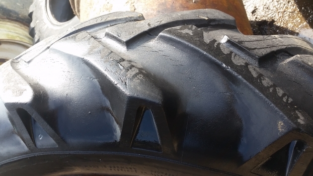 Ford 4000 Rear Wheel And Tyre 12.4/11-32. Please Check By Description - Komple tekerlek - Traktör: fotoğraf 3 Ford 4000 Rear Wheel And Tyre 12.4/11-32. Please Check By Description - Komple tekerlek - Traktör: fotoğraf 3