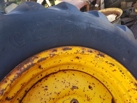 Ford 4550 Rear Wheel Rim And Tyre 18.4-26, 5% Grip, 6 Inches Centre Hole - Komple tekerlek - Traktör: fotoğraf 4 Ford 4550 Rear Wheel Rim And Tyre 18.4-26, 5% Grip, 6 Inches Centre Hole - Komple tekerlek - Traktör: fotoğraf 4